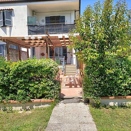 Il Giardino Degli Ulivi Lejlighed Giugliano In Campania Eksteriør billede